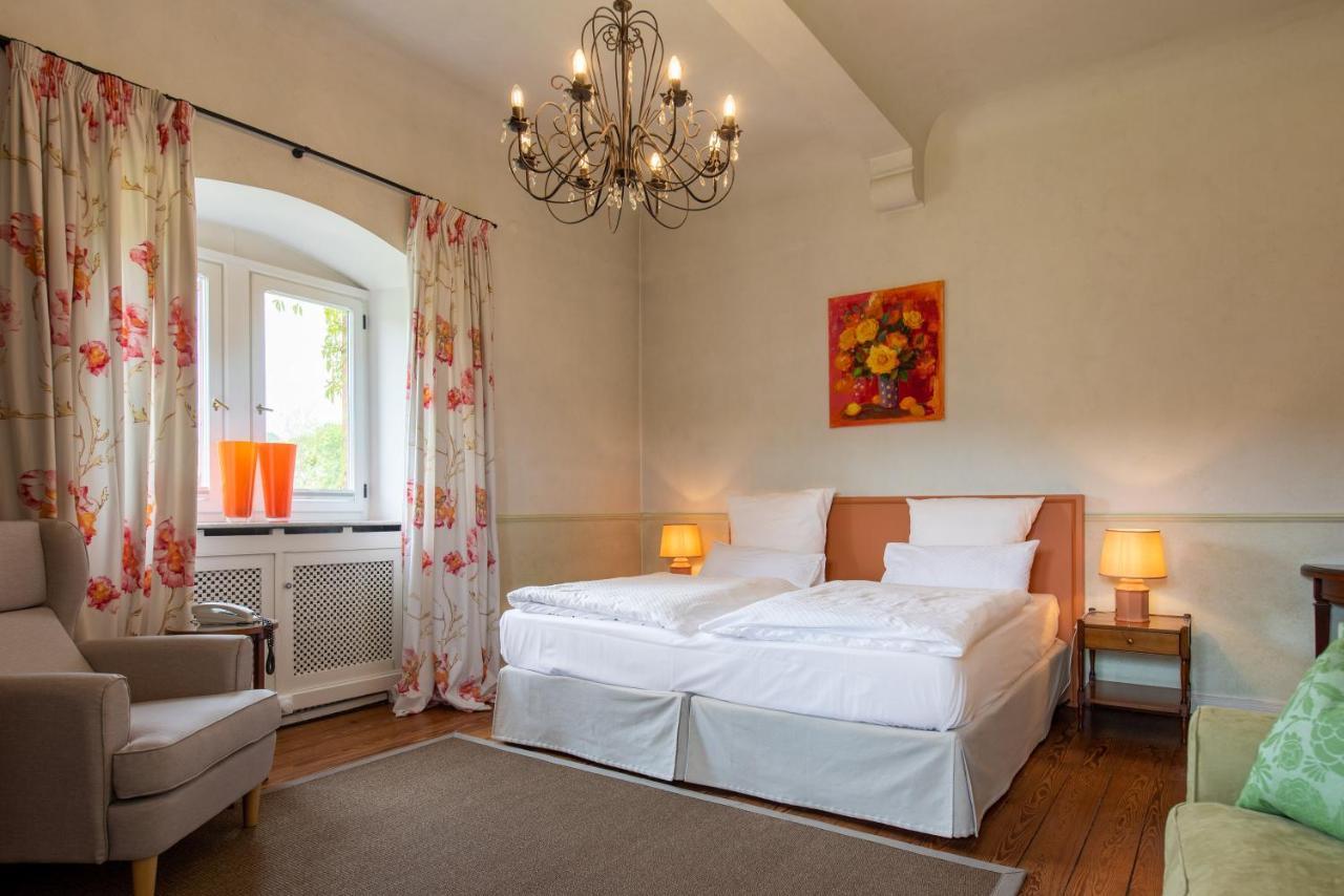 Gaestehaus Schloss Saareck Mettlach Esterno foto